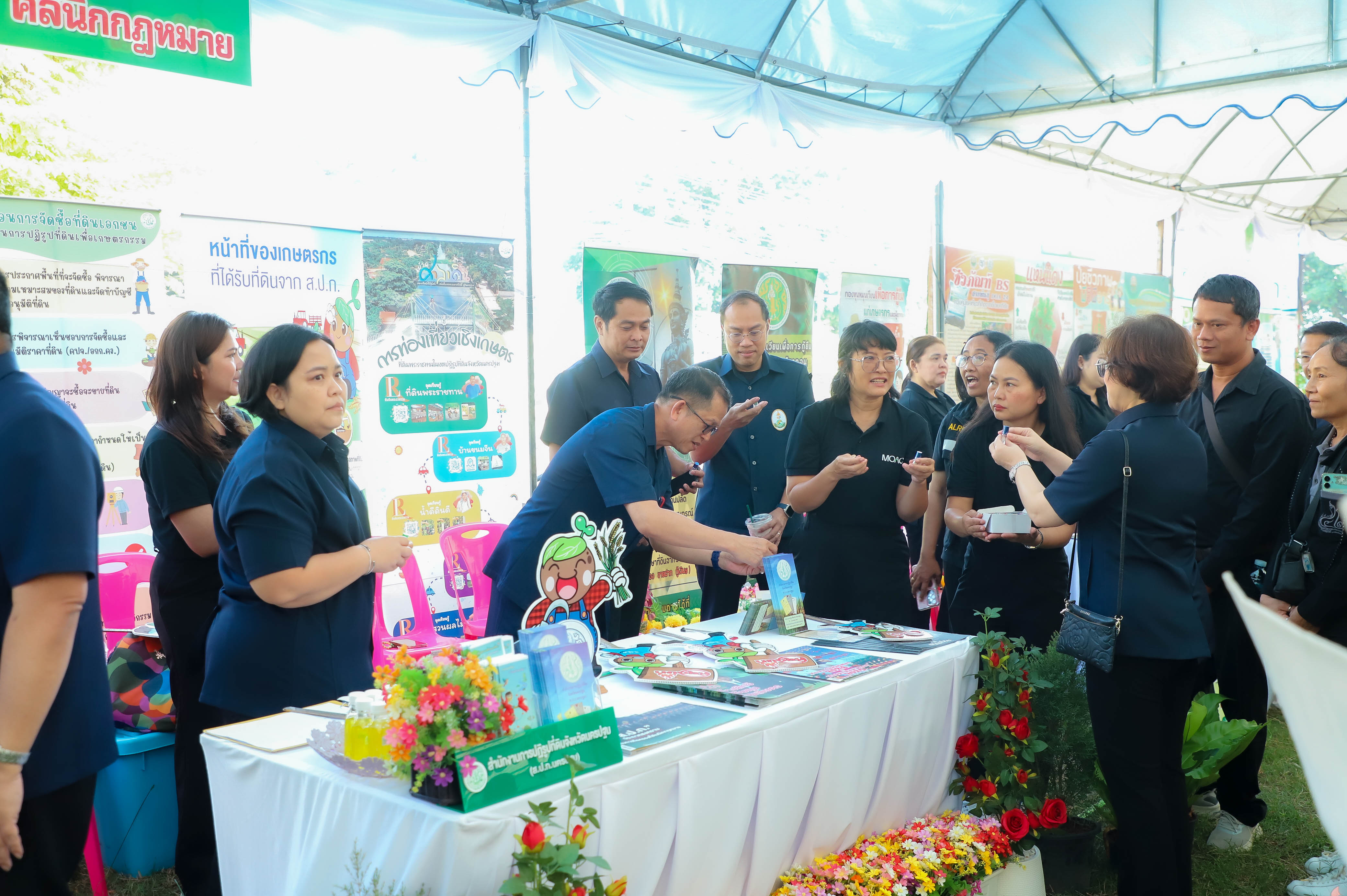 title - รองนายกฯ และรัฐมนตรีว่าการกระทรวงเกษตรฯ เปิดโครงการคลินิกเกษตรเคลื่อนที่ในพระราชานุเคราะห์ฯ ณ จังหวัดนครปฐม